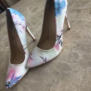 NEVER WORN Dress heels